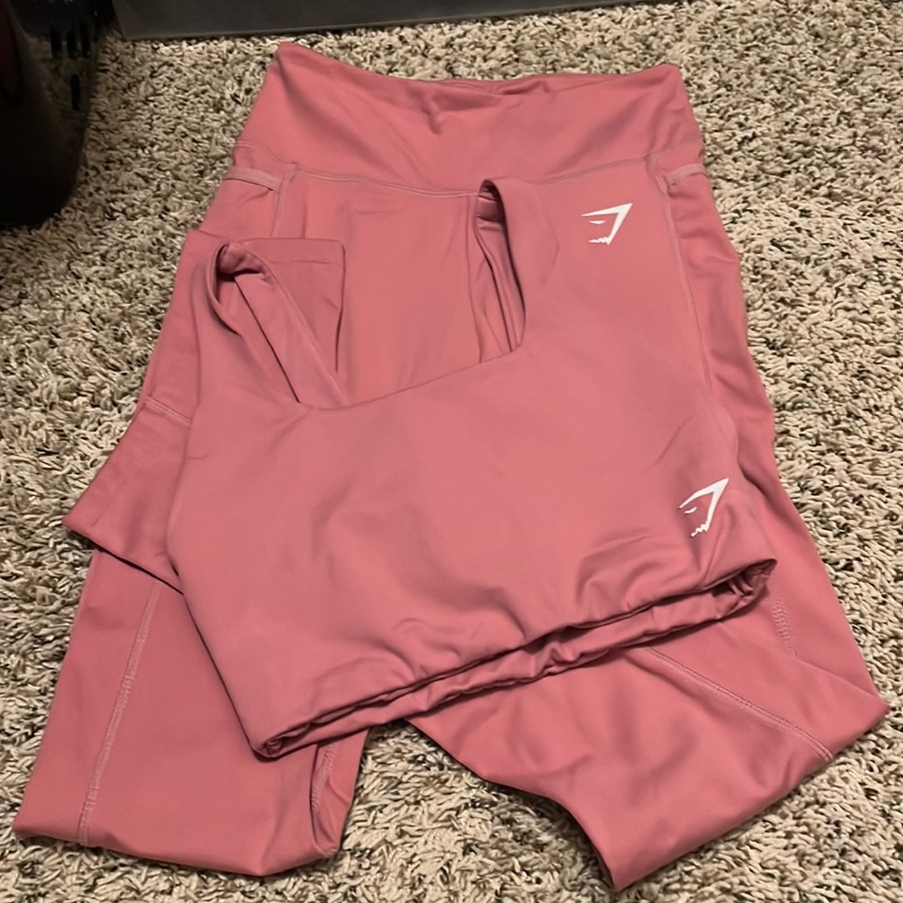 Gym shirt set with leggings and bra. Both small
